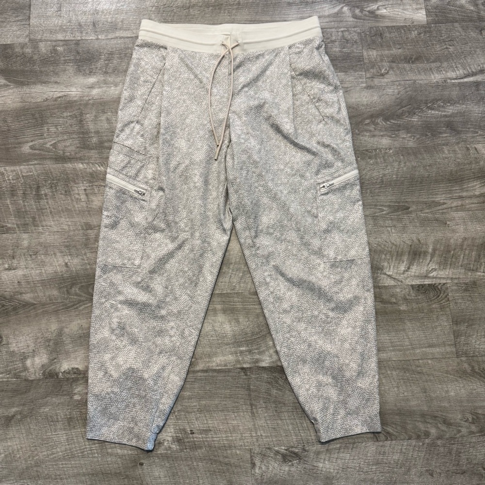 Athleta Venture Printed Viper Gray Drawstring Mid Rise Jogger Women’s Sz. 10P